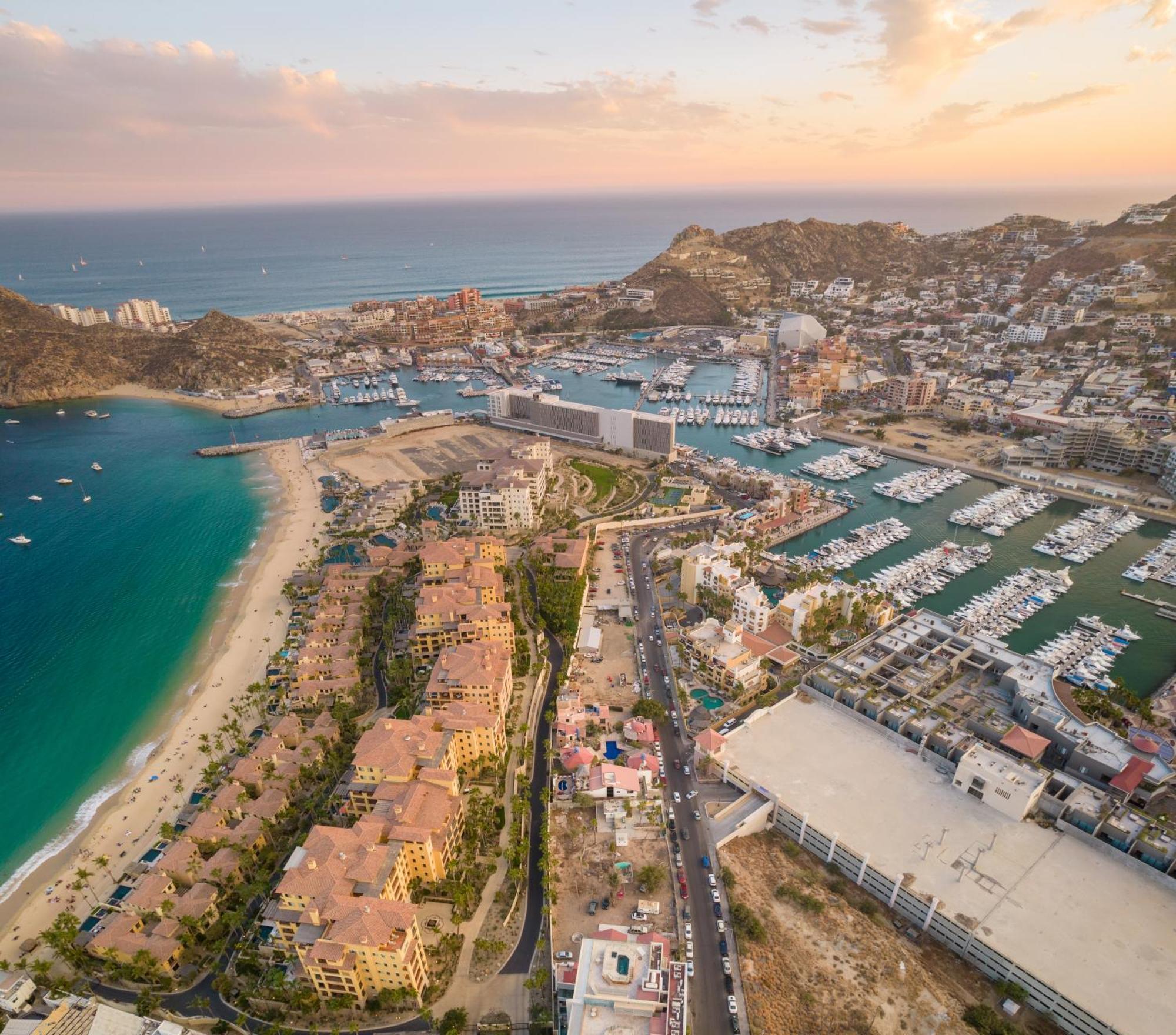 Beachside Bliss Studio, Walk To The Marina And Apartment