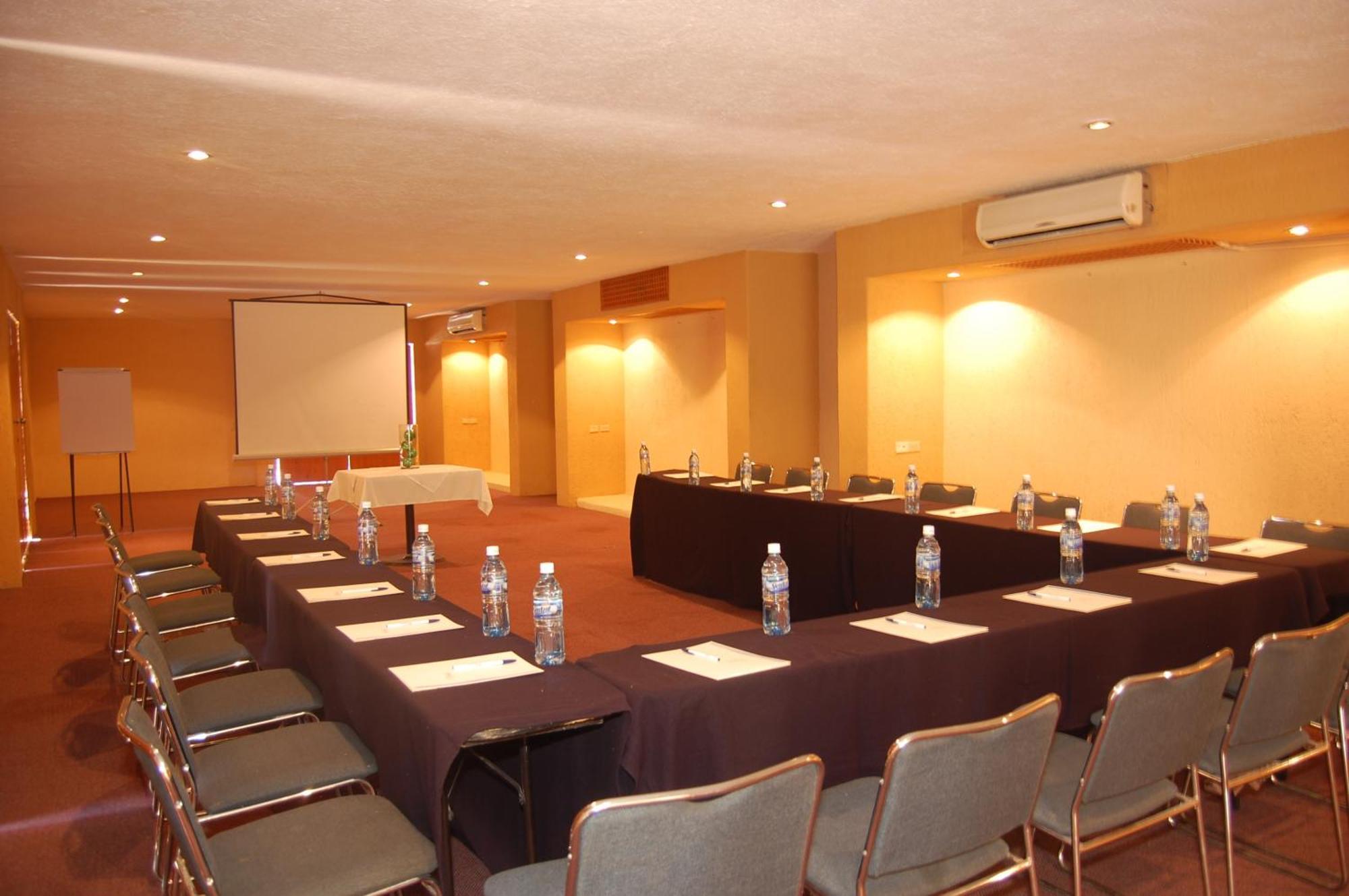 Patios Hotel 4*