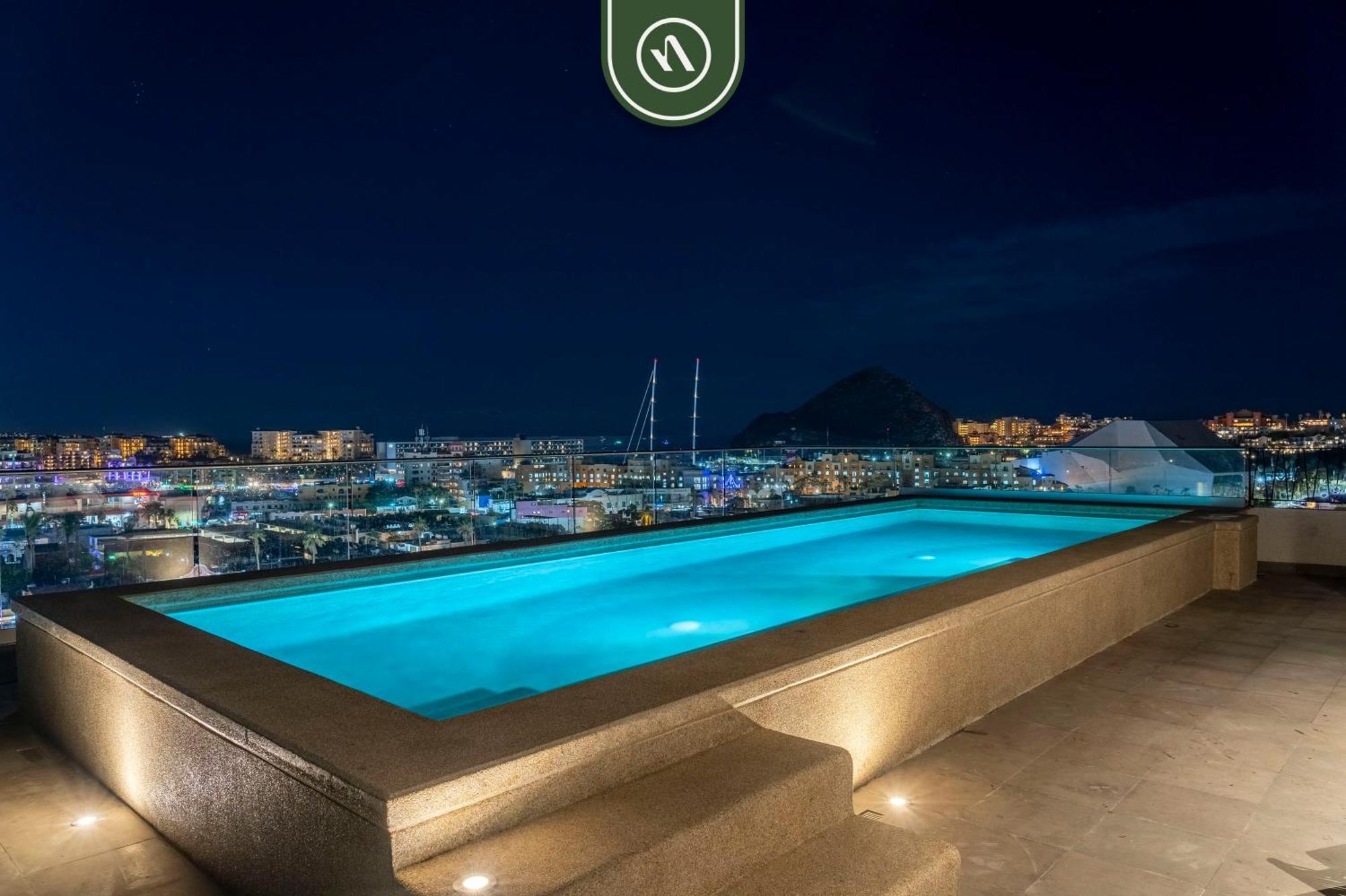 Amazing With Rooftop Pool