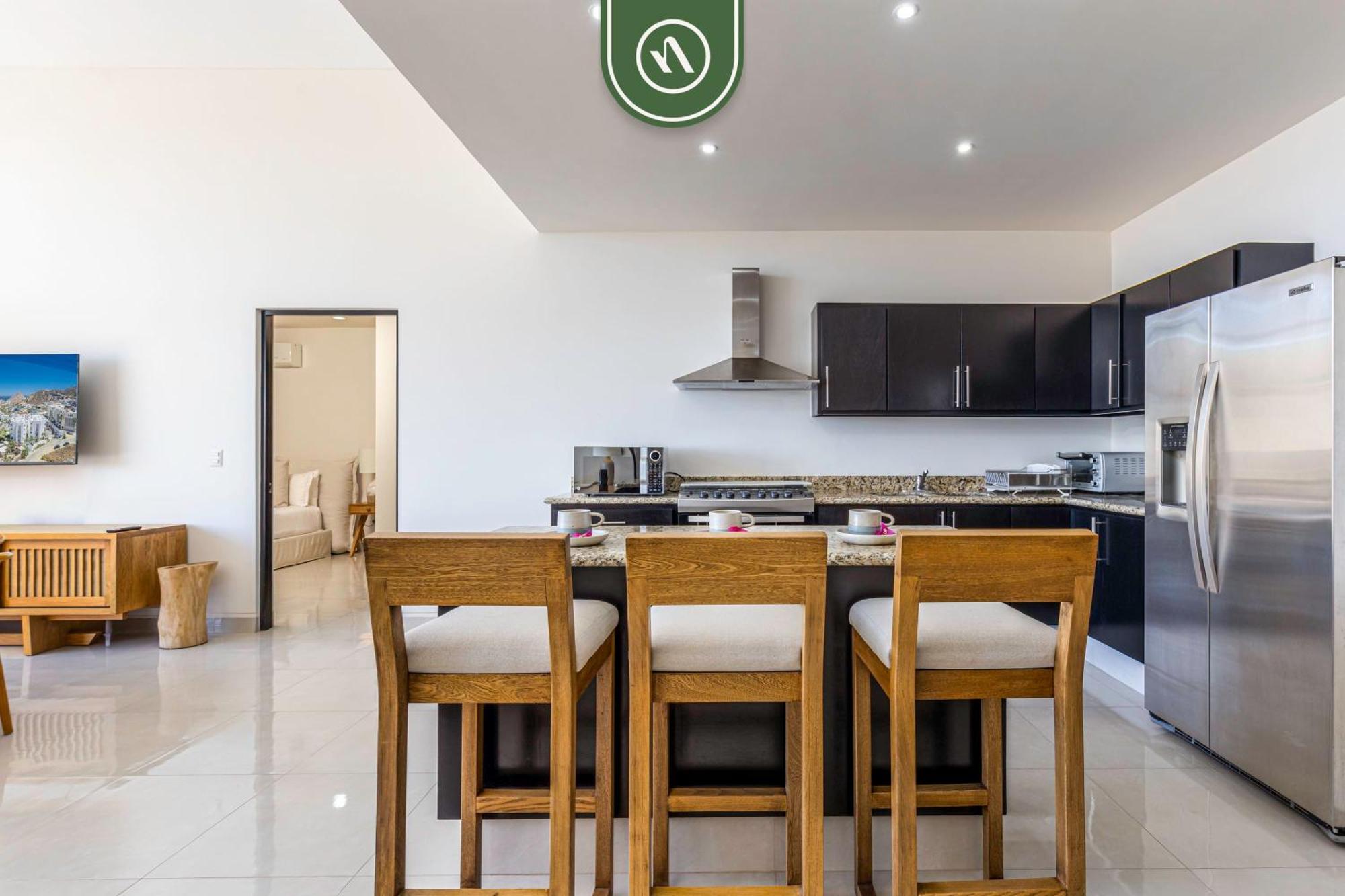 Brand New 3 Bedroom Penthouse - Oceanview Rooftop Pool *