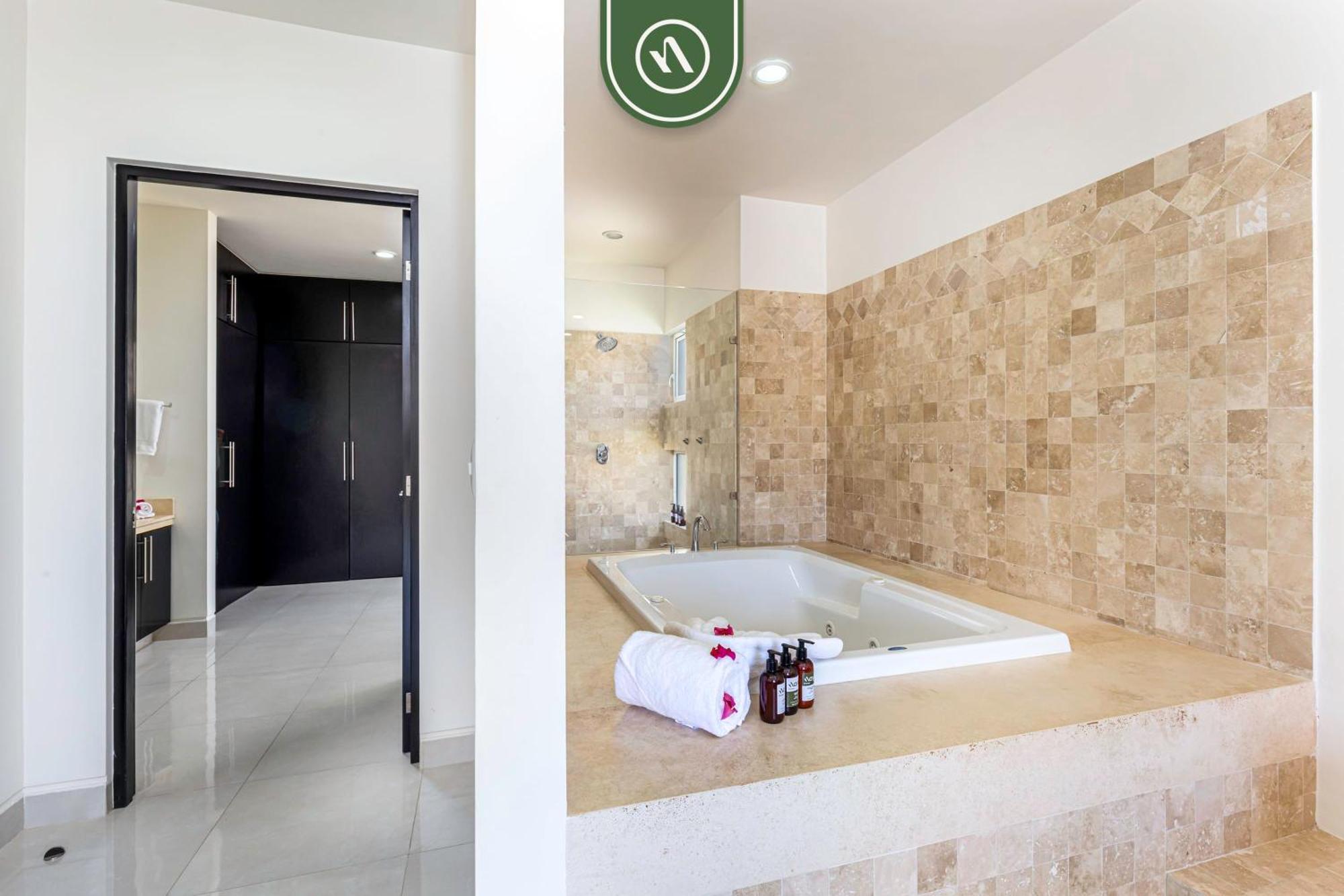 Brand New 3 Bedroom Penthouse - Oceanview Rooftop Pool Apartment