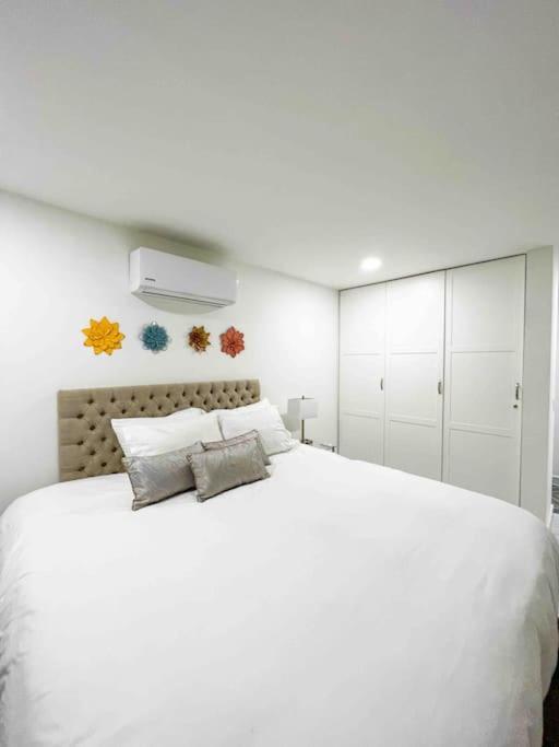 Apartment Amazing Location 1-bdrm Lrg Balcony W-pool Lily