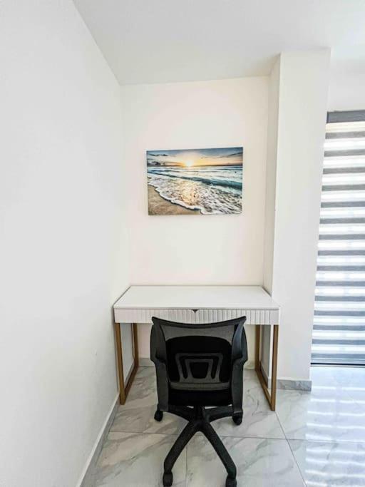 Apartment Amazing Location 1-bdrm Lrg Balcony W-pool Lily *