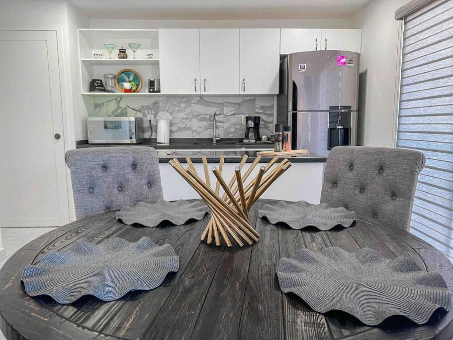 Amazing Location 1-bdrm Lrg Balcony W-pool Lily Apartment