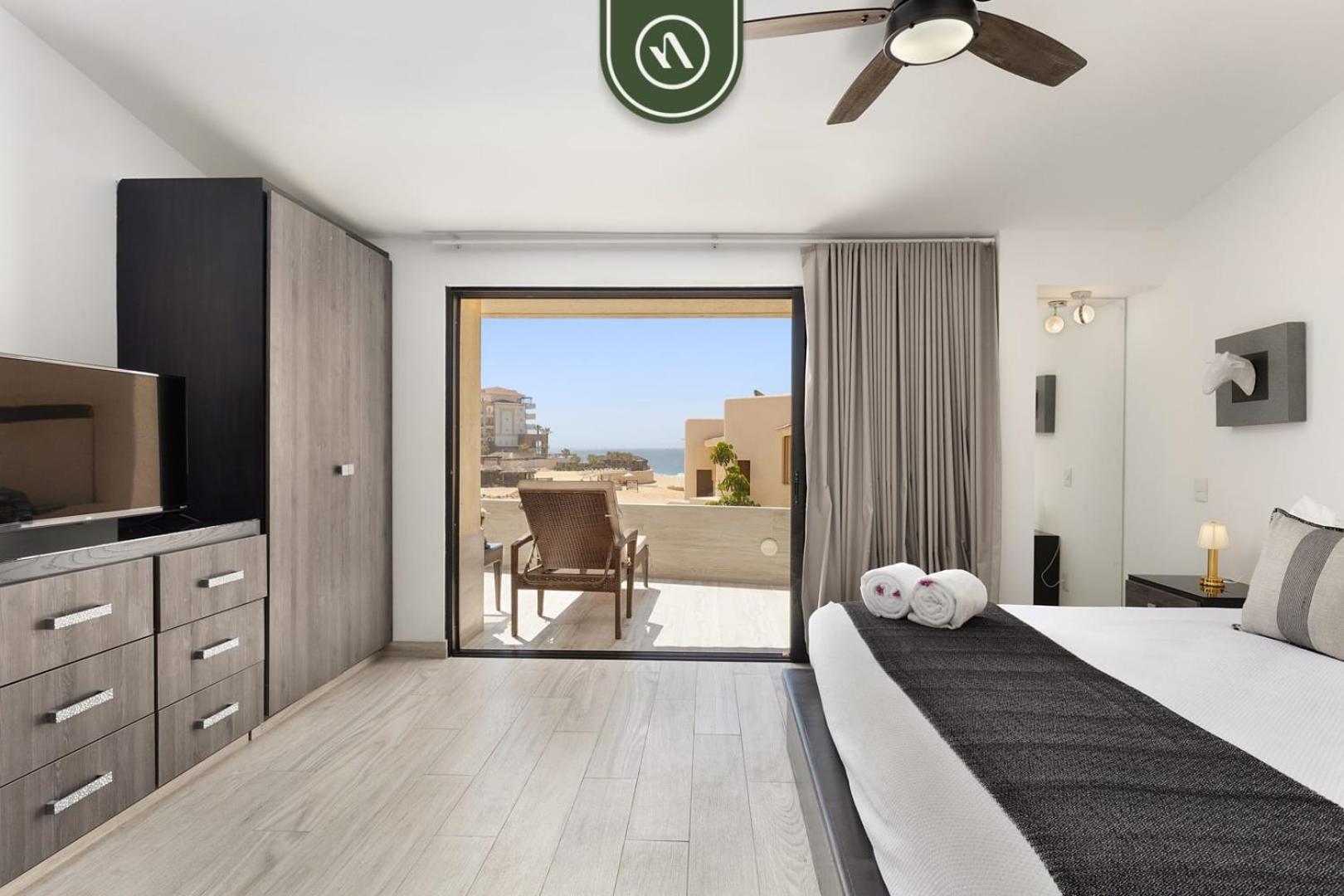 Luxury Beachfront 2 Bedroom - Pool - King Beds * Cabo San Lucas