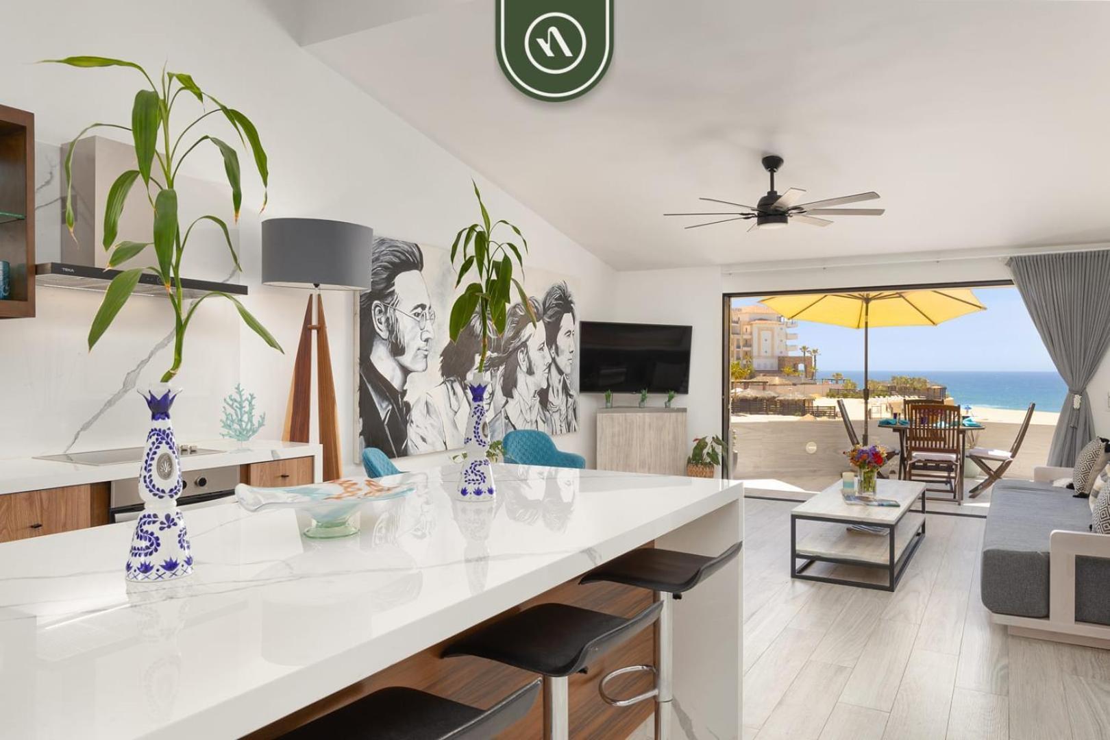 Luxury Beachfront 2 Bedroom - Pool - King Beds Cabo San Lucas