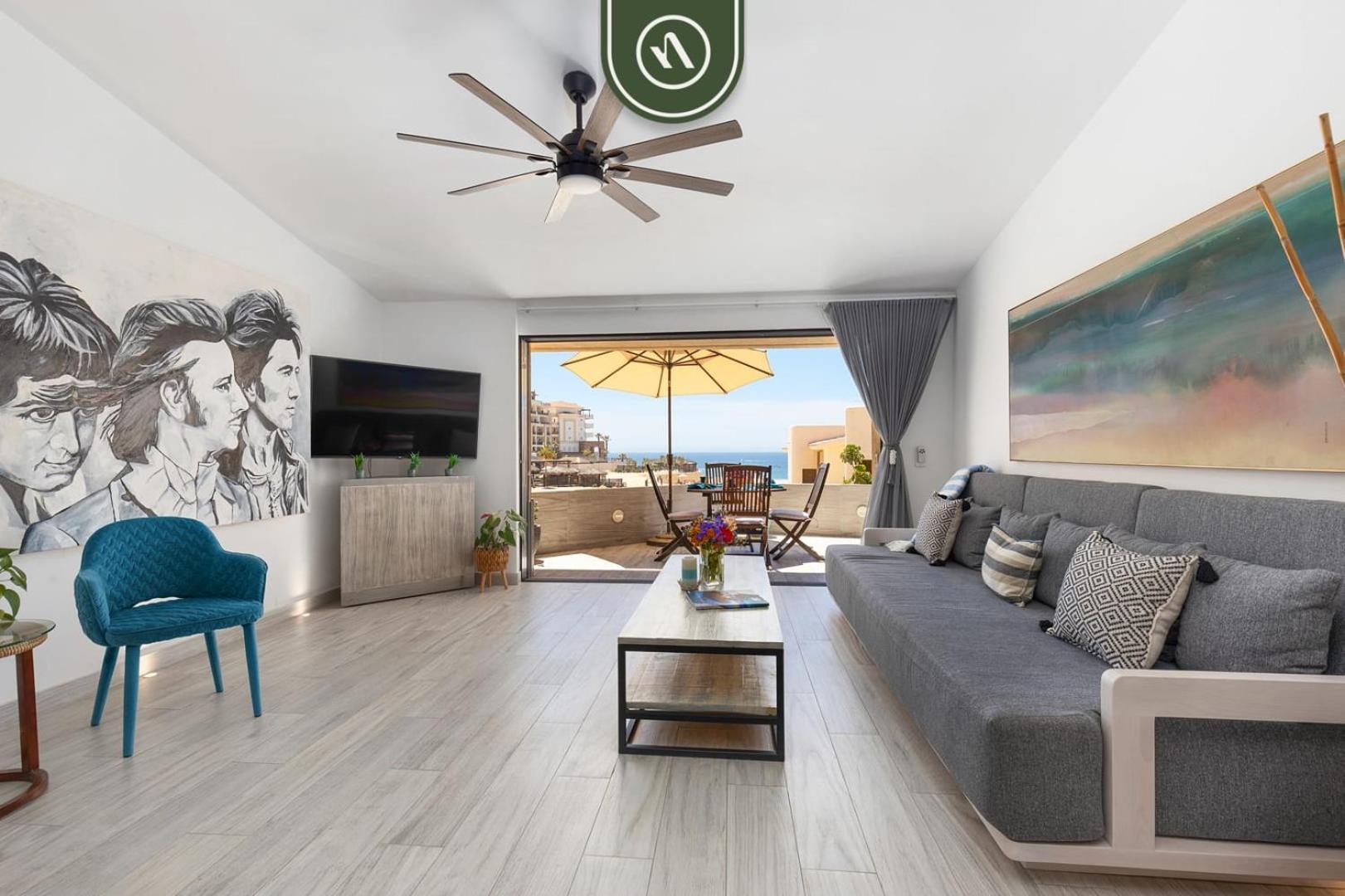 Apartment Luxury Beachfront 2 Bedroom - Pool - King Beds *