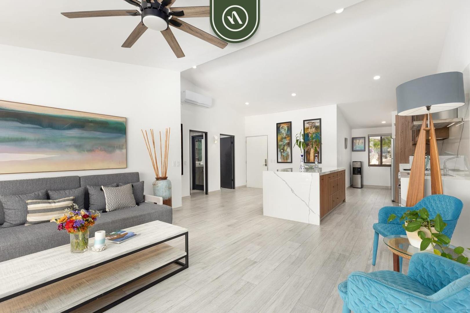 Luxury Beachfront 2 Bedroom - Pool - King Beds *