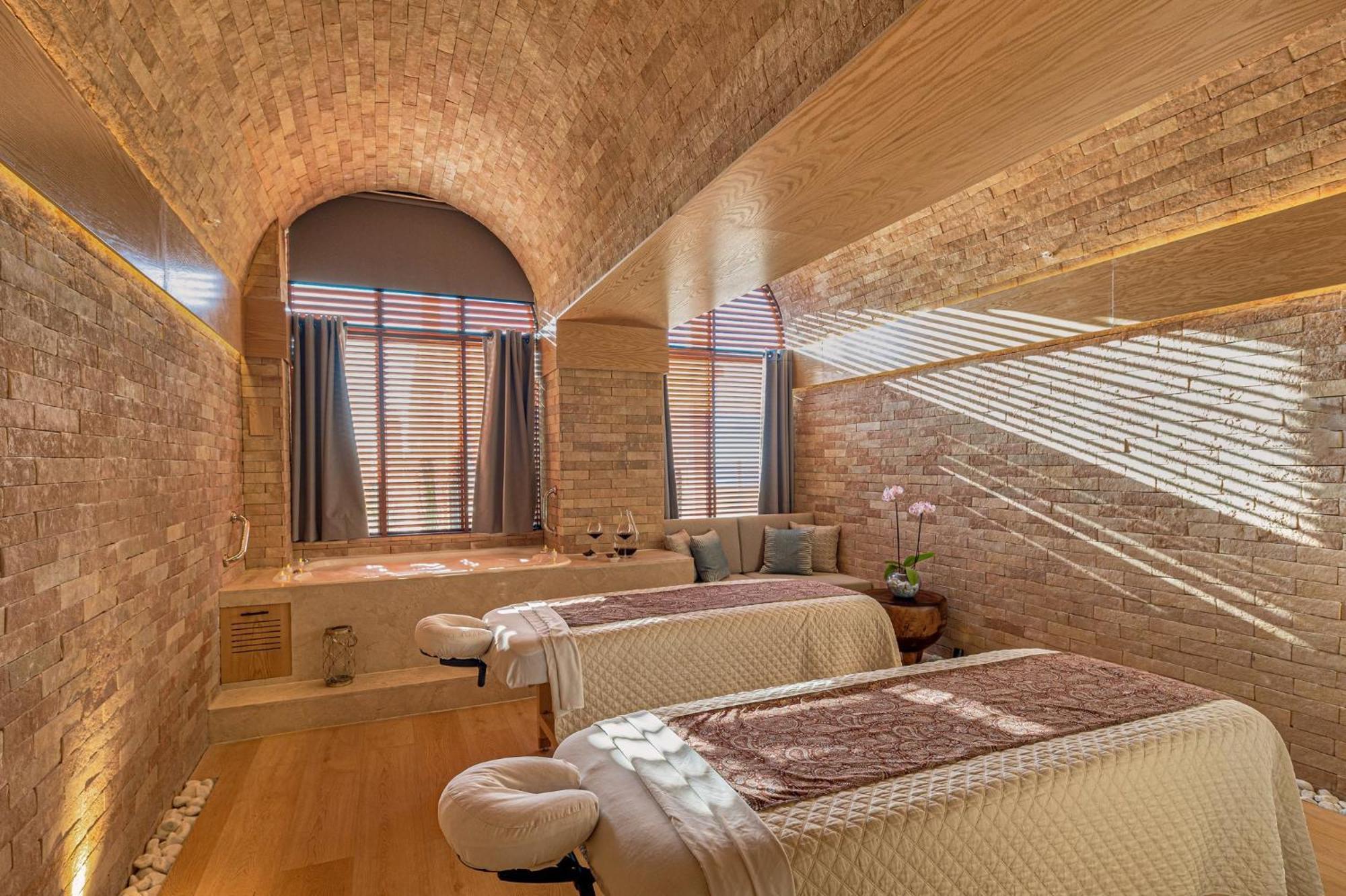 Live Aqua Private Residences Cabos 5*