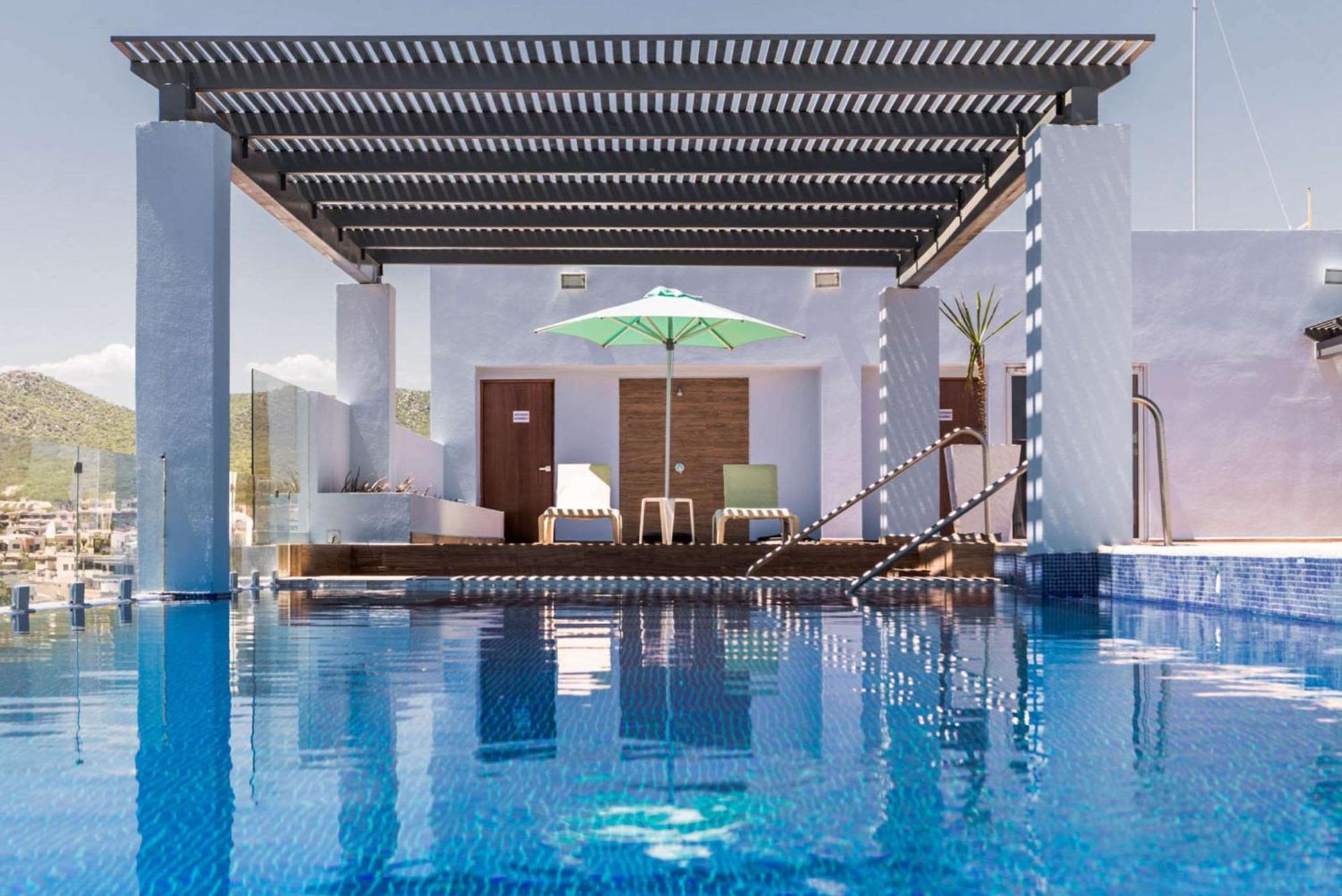 Comfort & Cabos Hotel