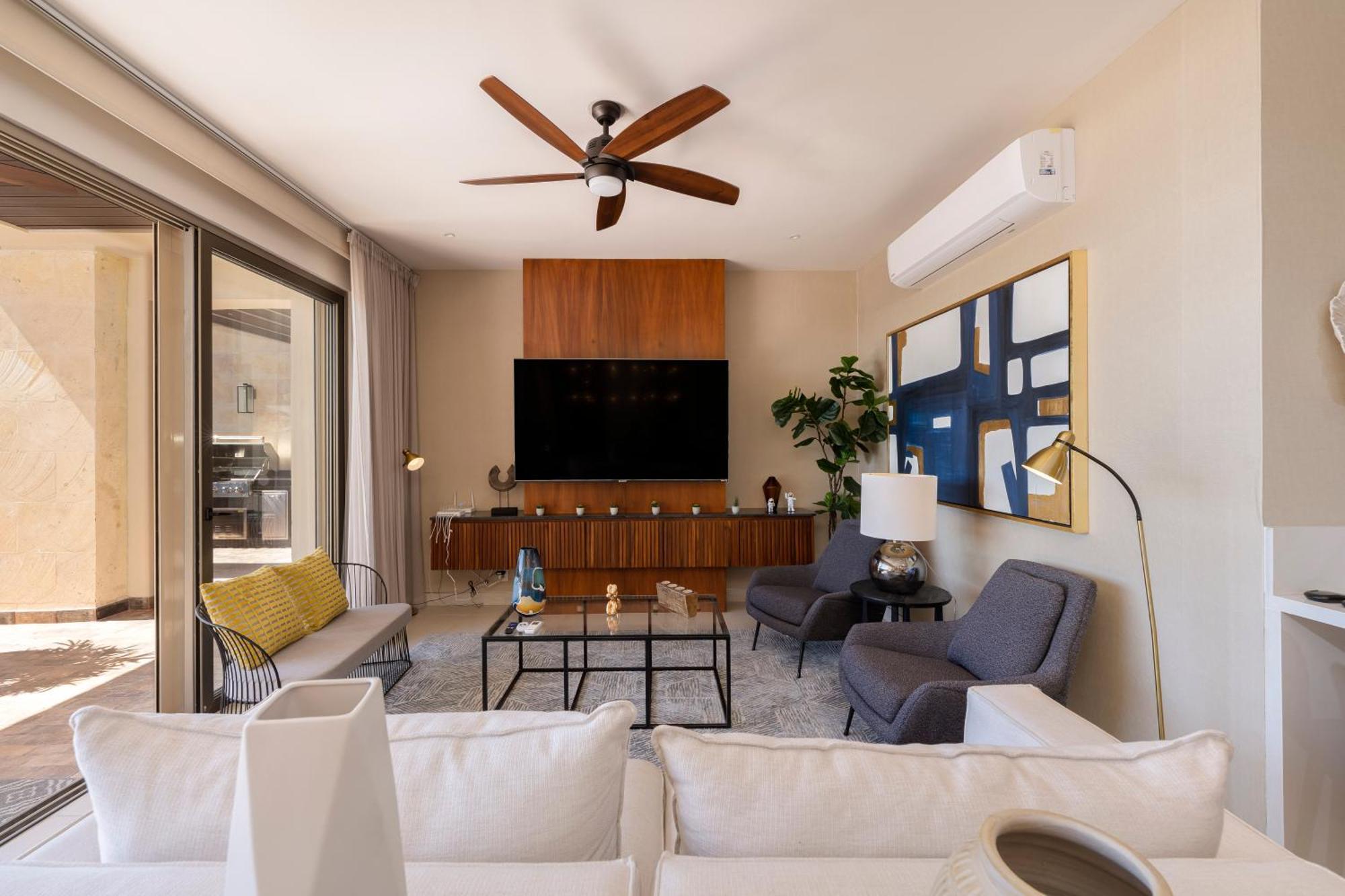 Luxury With Pool, Jacuzzi, And Private Terrace Apartment