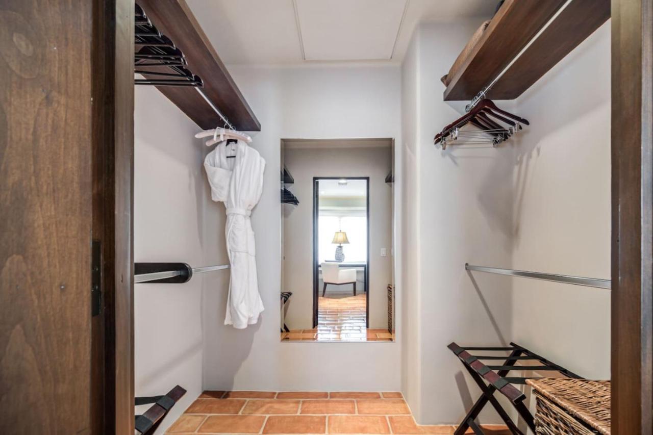 4bd 2-level Penthouse 5-star Beachfront Paradise. Cabo San Lucas