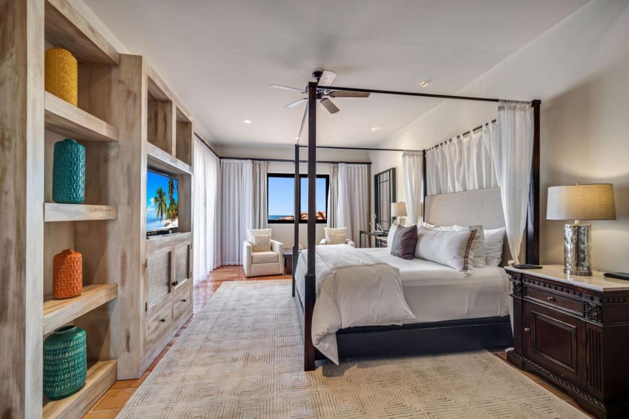 4bd 2-level Penthouse 5-star Beachfront Paradise.