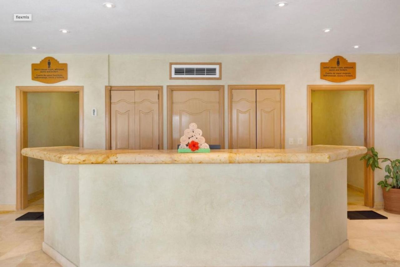 Beachfront, Premium Ocean View, 5 Star, Vle 1604 Holiday home *