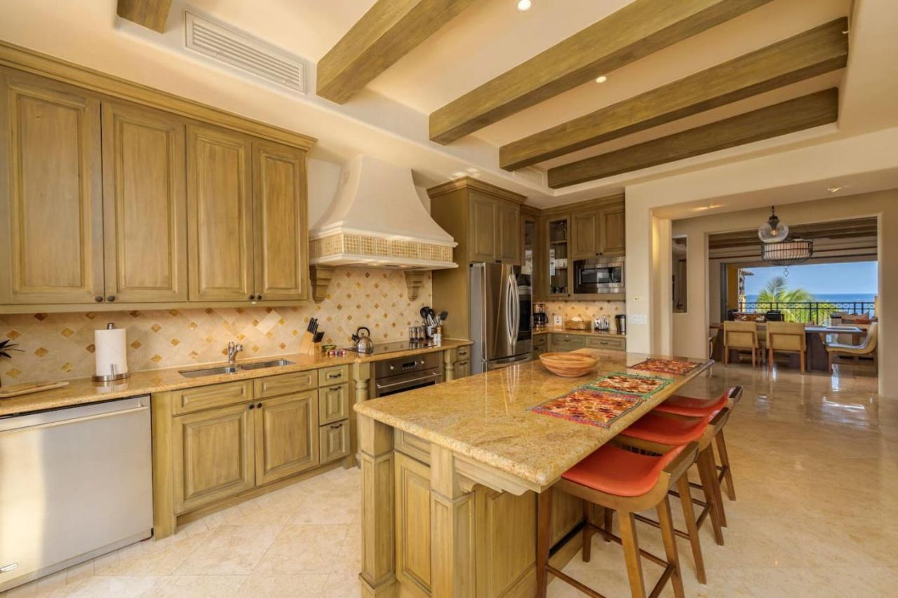 2 Bd 5-star Beachfront Hacienda