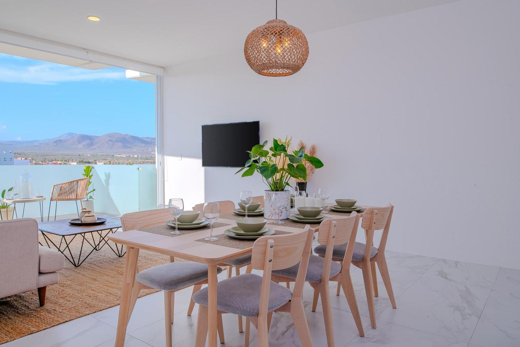 Brand New Luxury 2 Bedroom Apartment *