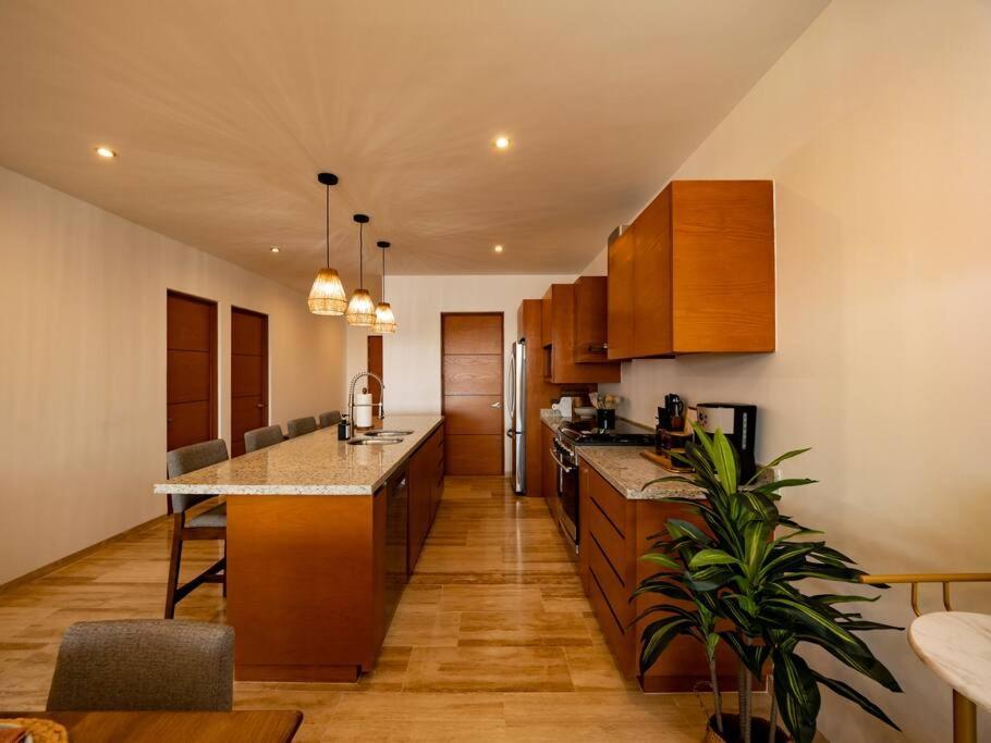 Upscale 2bdrm In Cabo Apartment