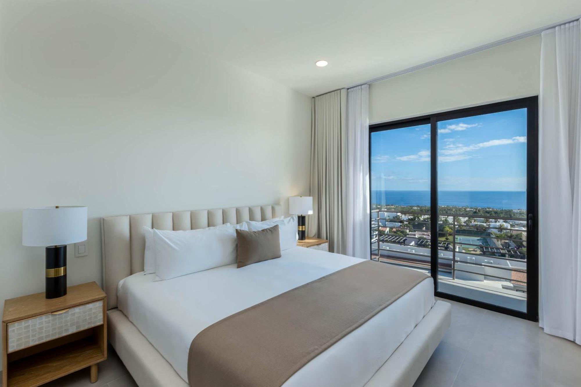 Cabo Ph Stunning Rooftop With Jacuzzi Apartment