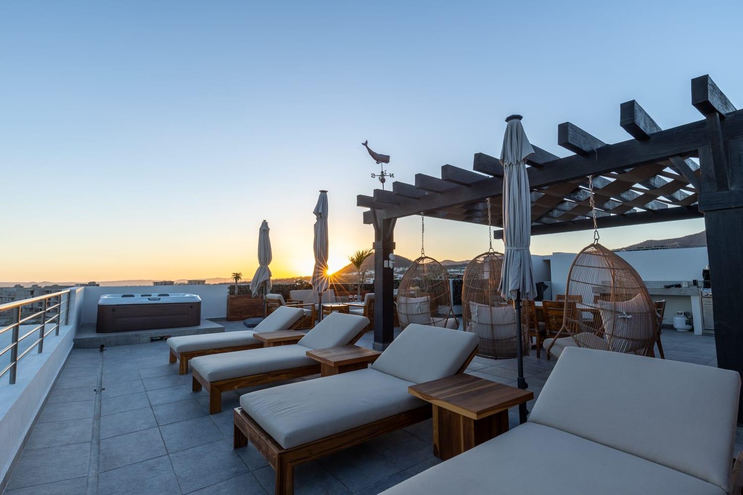 Cabo Ph Stunning Rooftop With Jacuzzi Apartment