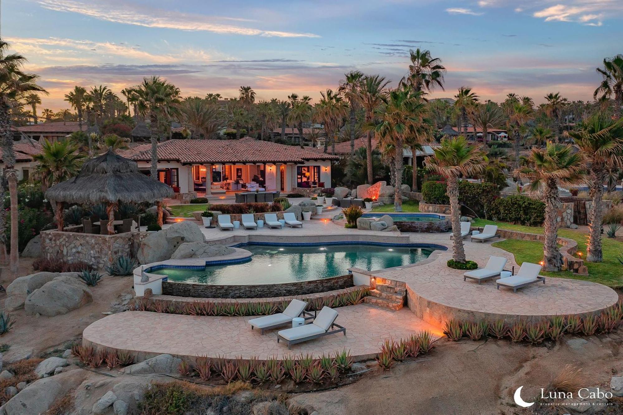 Seaside Escape With Stunning Views & Private Pool