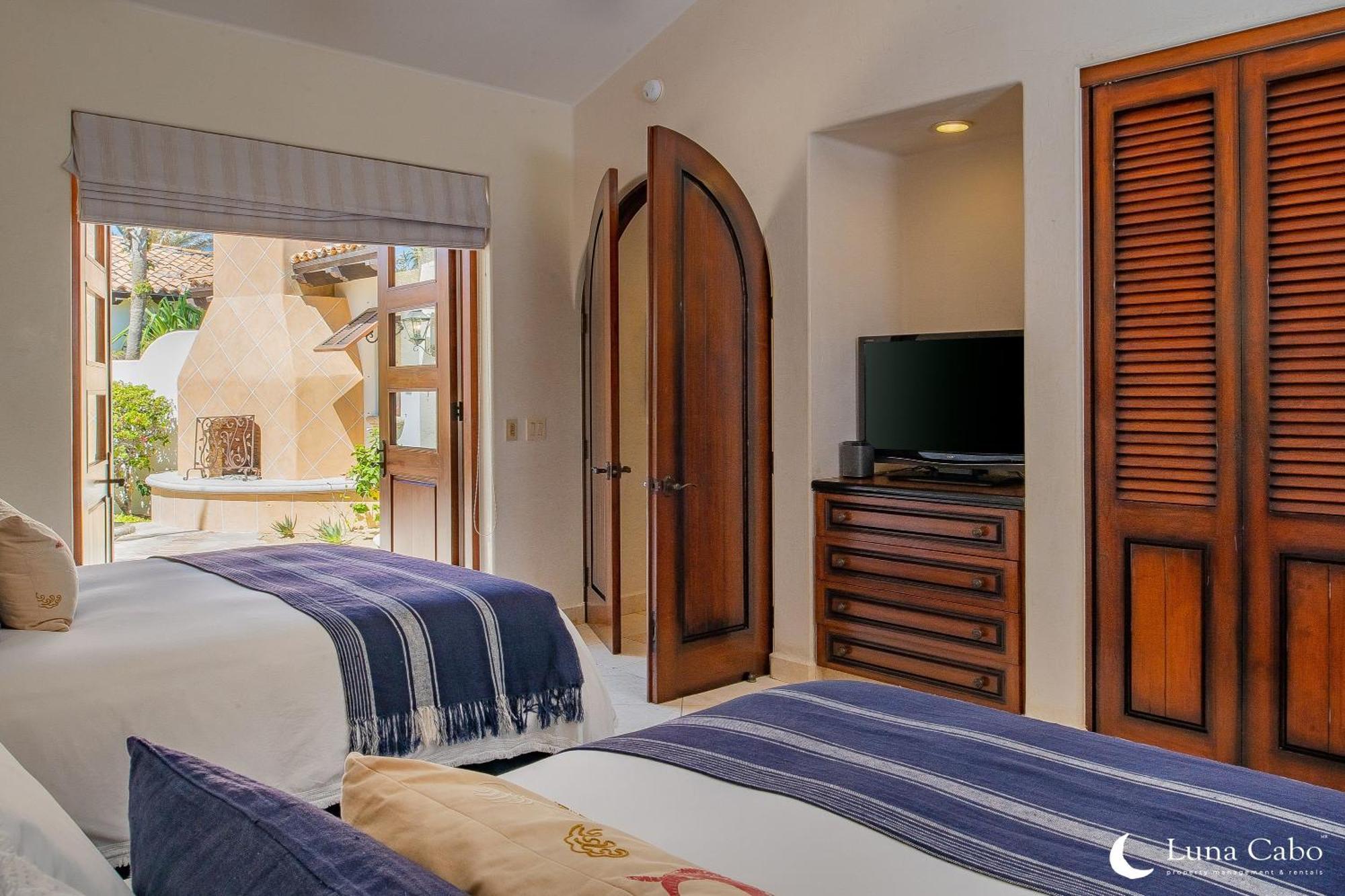 Seaside Escape With Stunning Views & Private Pool Holiday home *