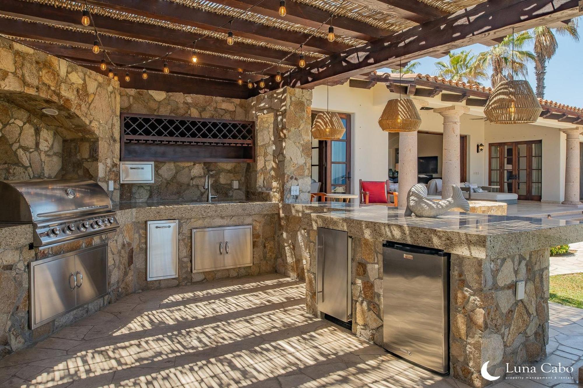 Seaside Escape With Stunning Views & Private Pool *