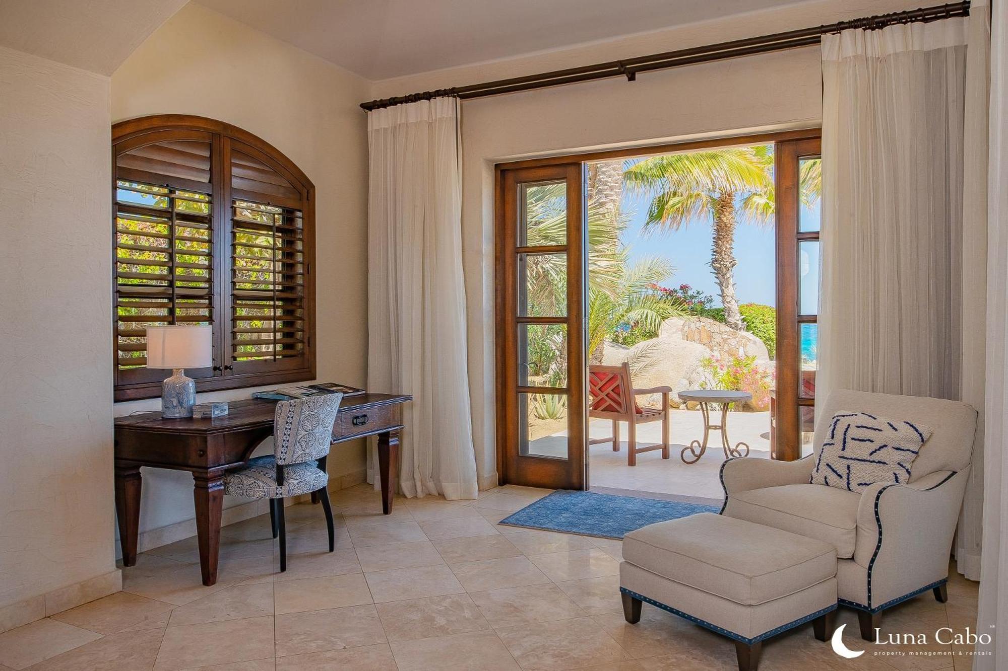 Seaside Escape With Stunning Views & Private Pool