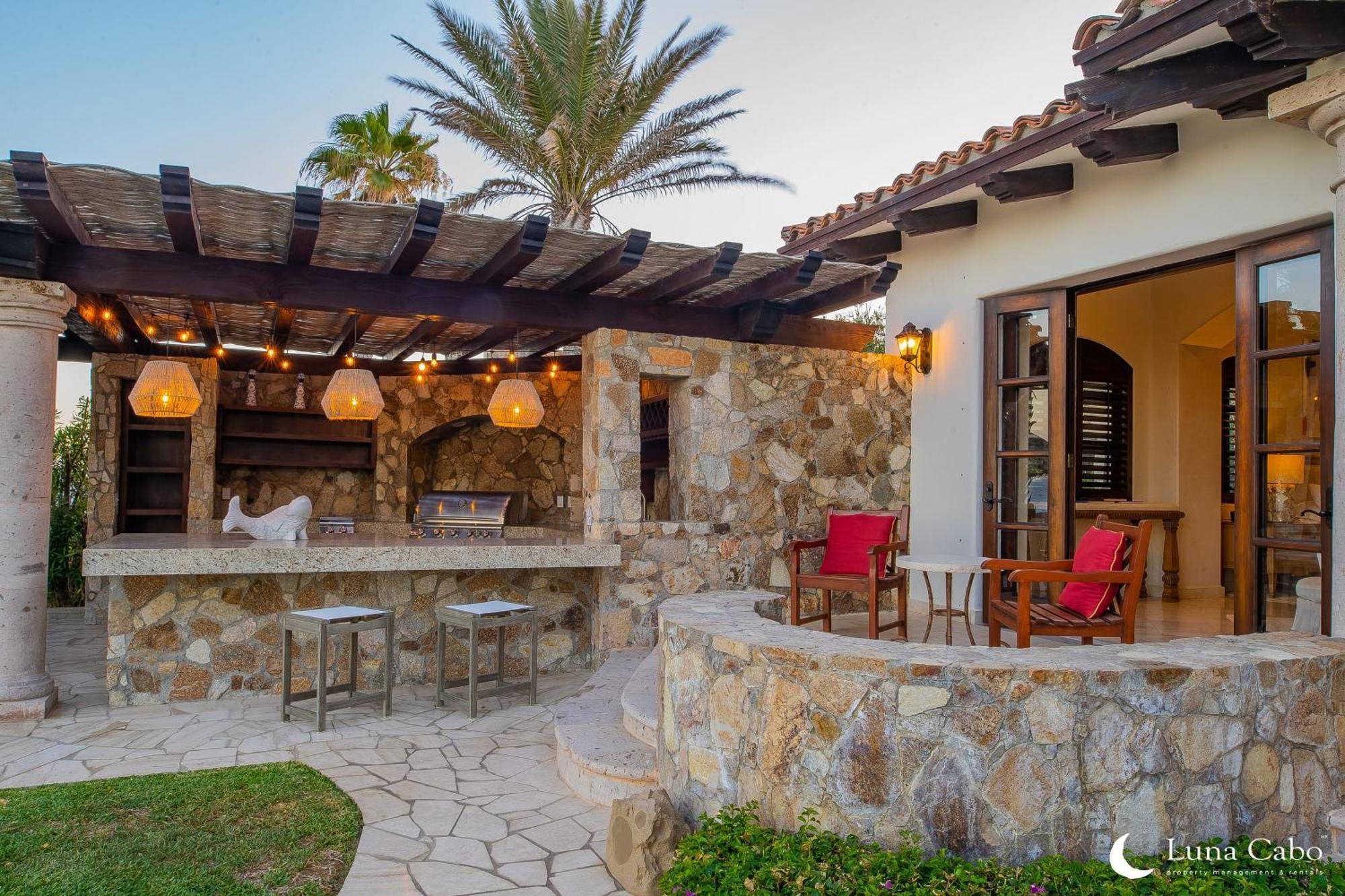 Seaside Escape With Stunning Views & Private Pool *