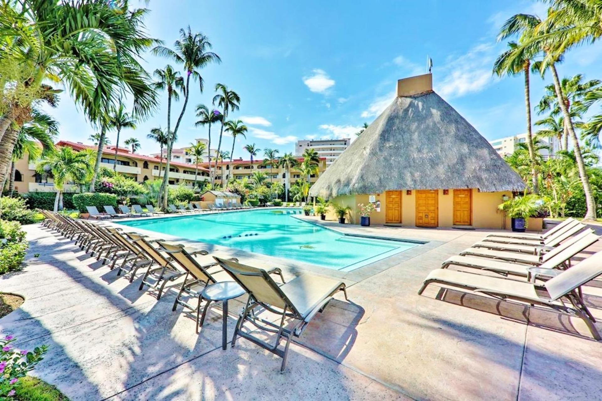 Apartment Walk Everywhere 2br2ba Valuecabocondo Is It!