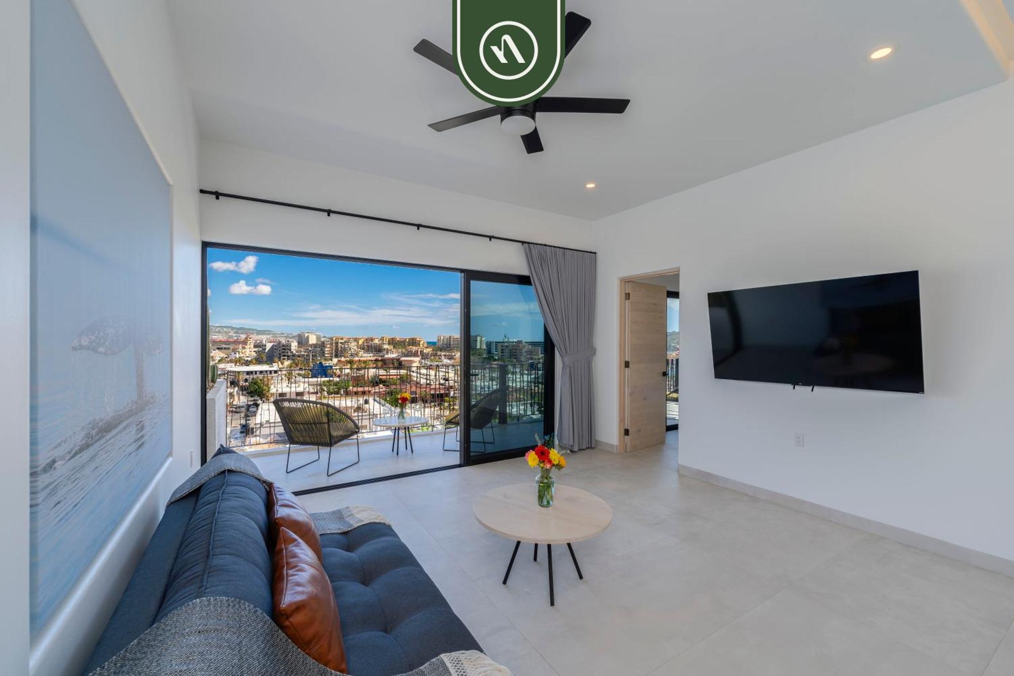 Near Marina - Downtown - Pool - King