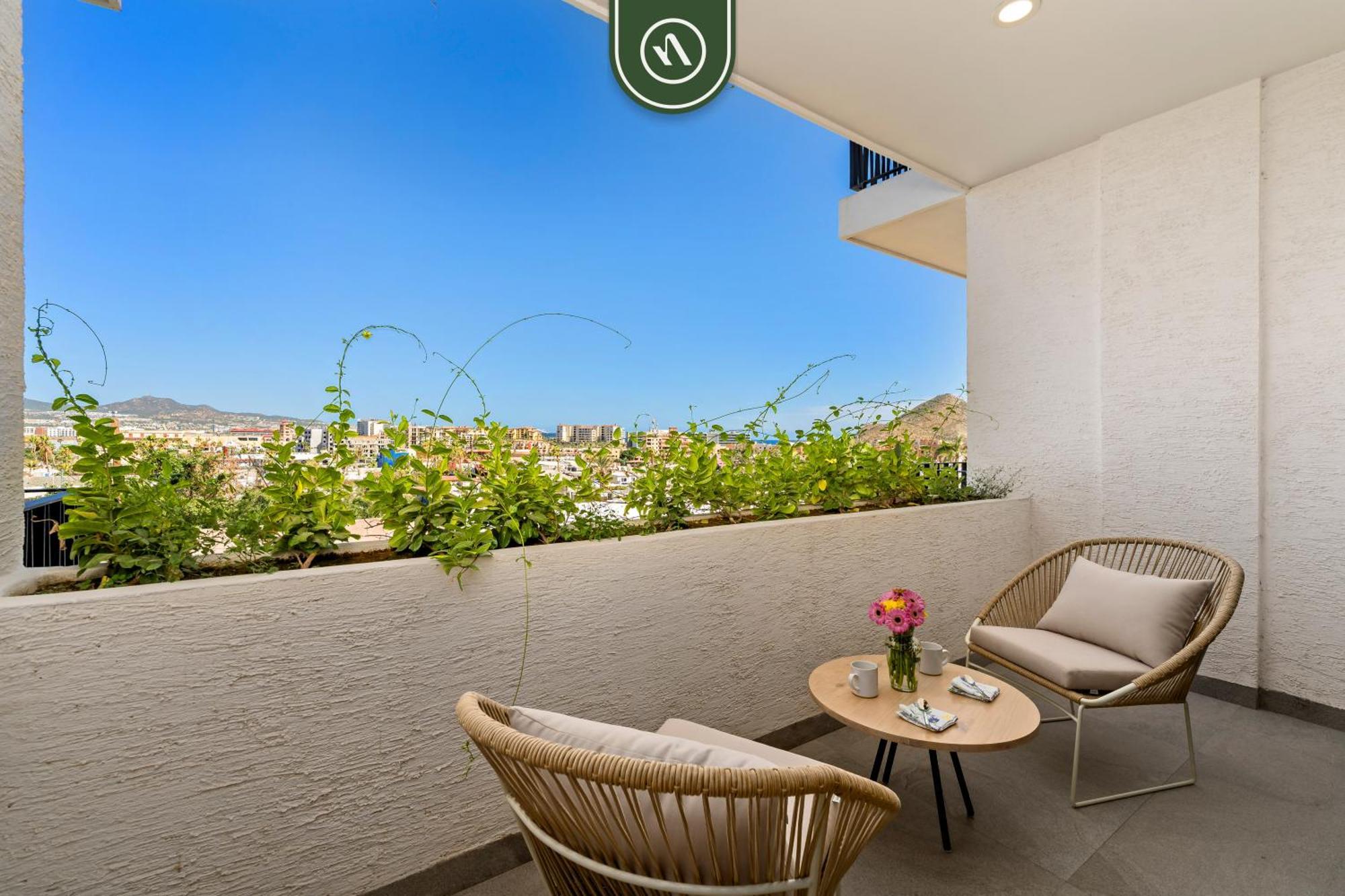 Near Marina - Downtown - Pool - King *