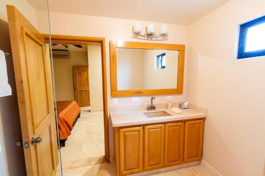 3br 3ba Cabo With Pool Bbq Near Town And Marina