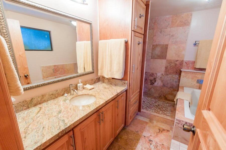 3br 3ba Cabo With Pool Bbq Near Town And Marina