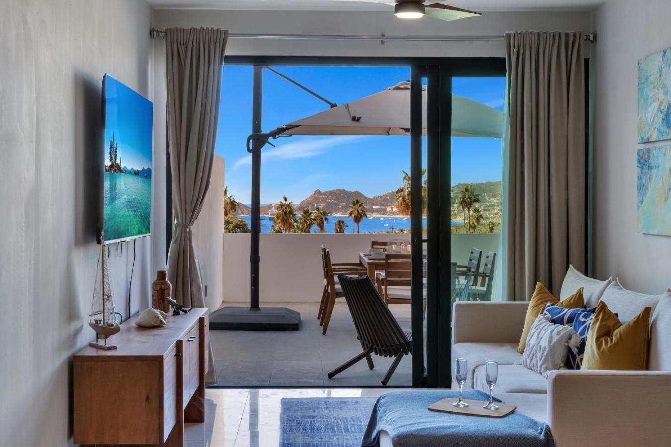 Arch Views Infinity Pool Cozy Close To Beaches Holiday home *