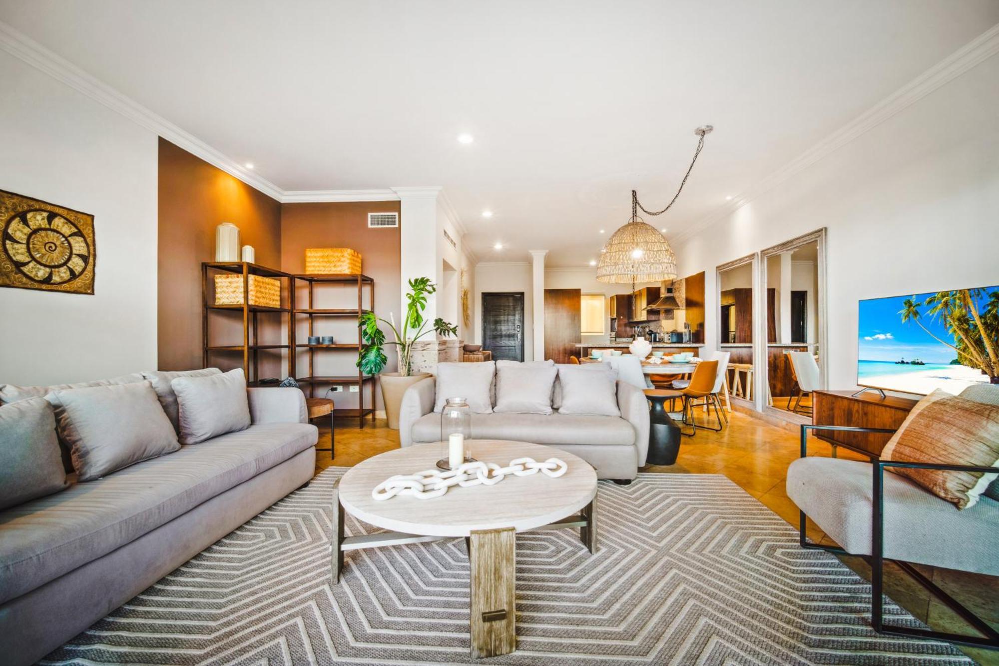 Perfect Location Relax In Style Minutes From *