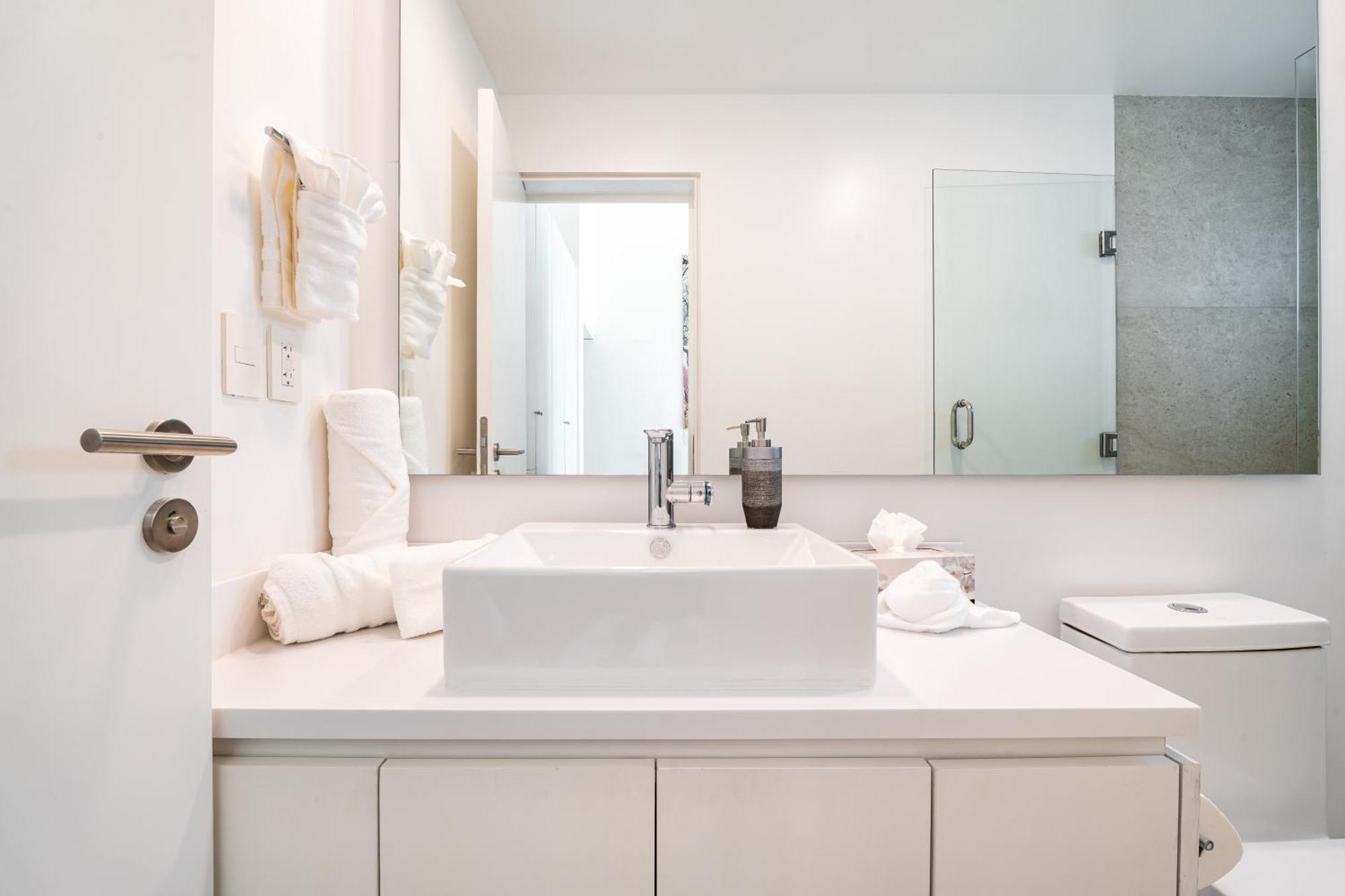 Elevate Your Cabo Vacation In Style Apartment