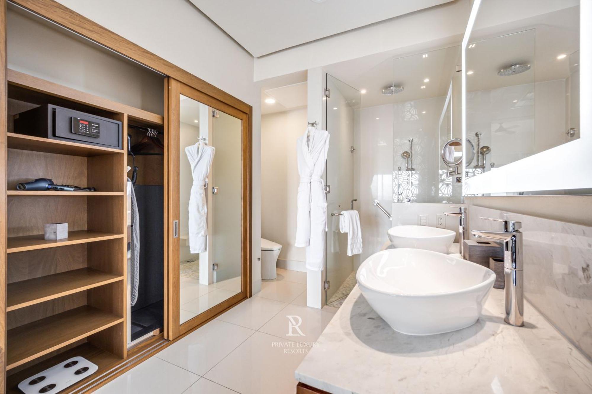 Resort Three Bdr Ocean Front Lockoff - La Valencia