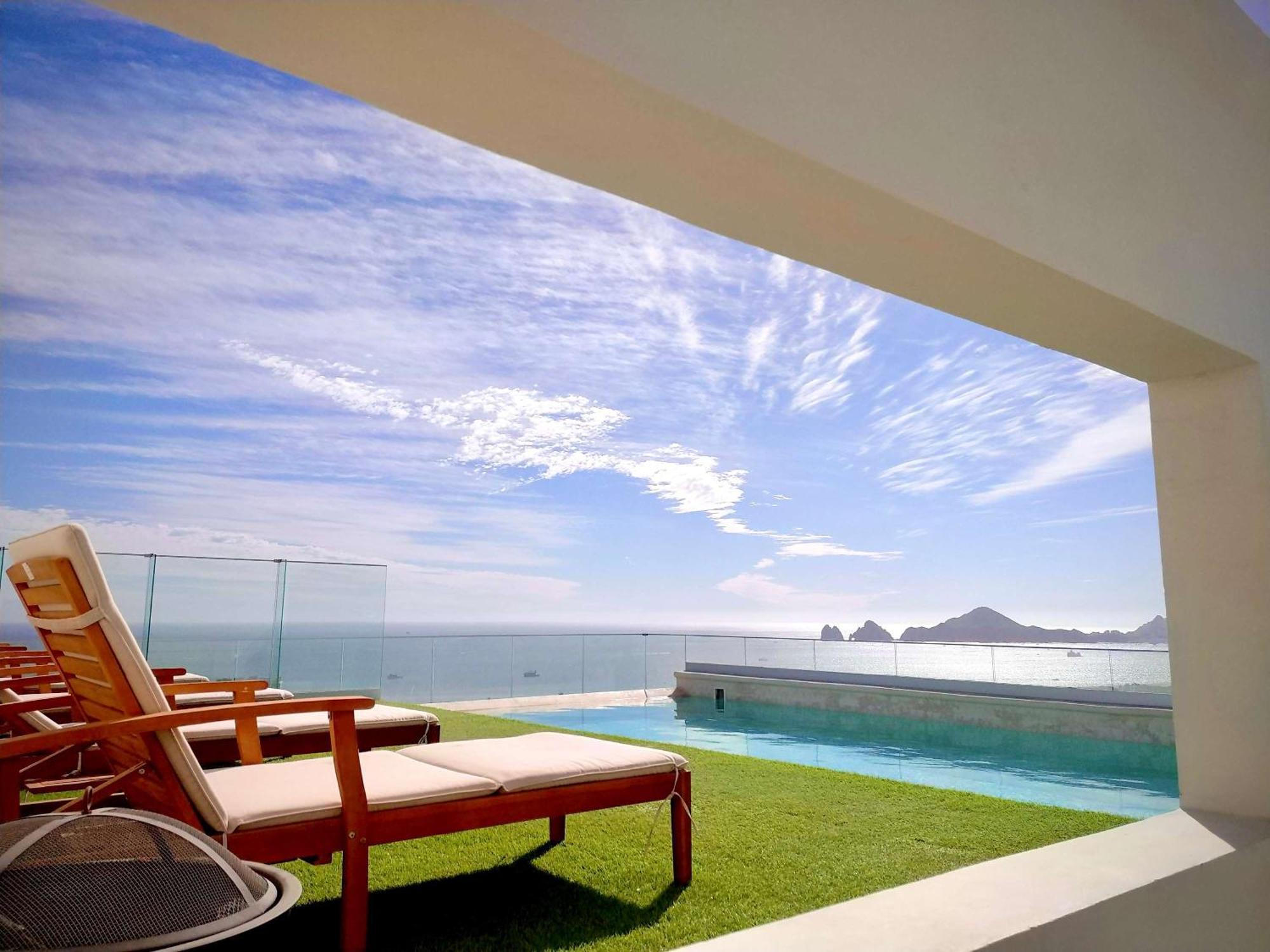 1st Floor Corner Unit With Rooftop Access To The Views In Cabo Cabo San Lucas