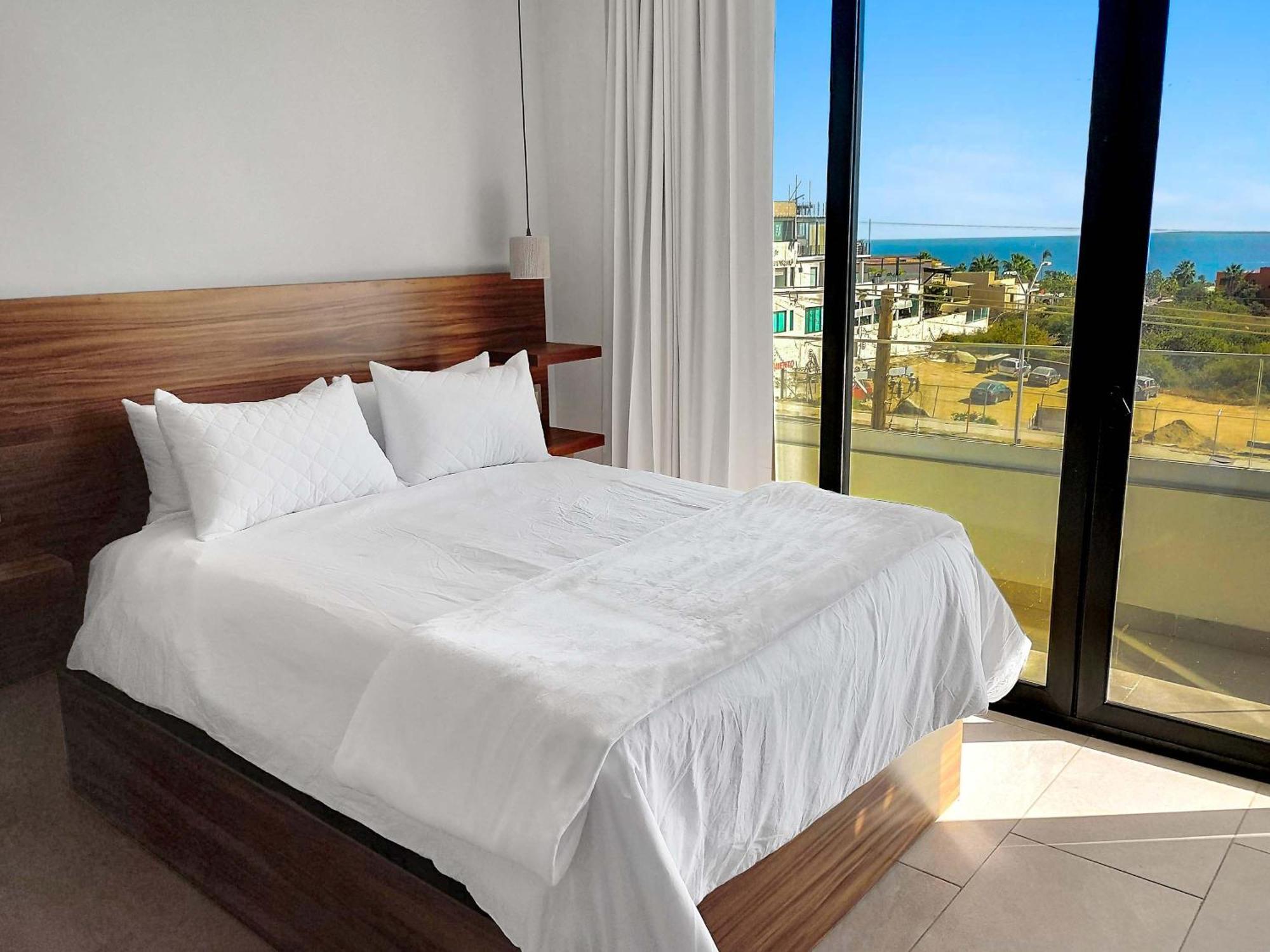 1st Floor Corner Unit With Rooftop Access To The Views In Cabo * Cabo San Lucas