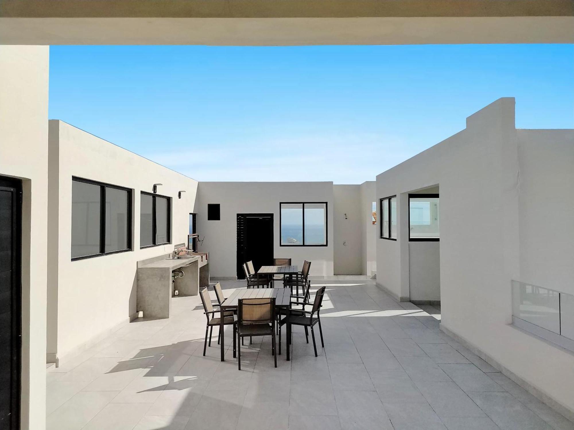 1st Floor Sea Views And Rooftop Access To The Views In Cabo *