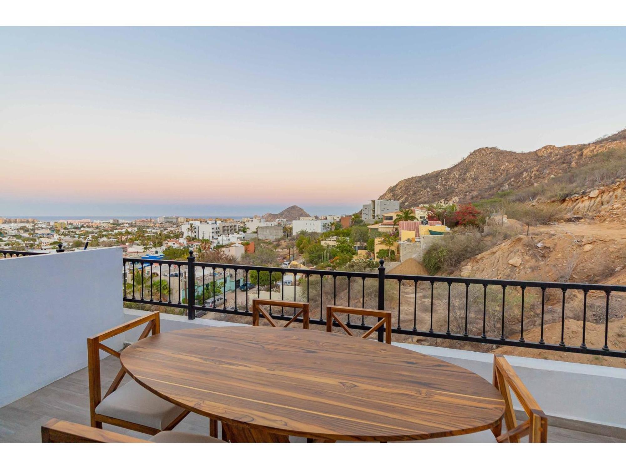 Collection O Morgan Center, Cabos