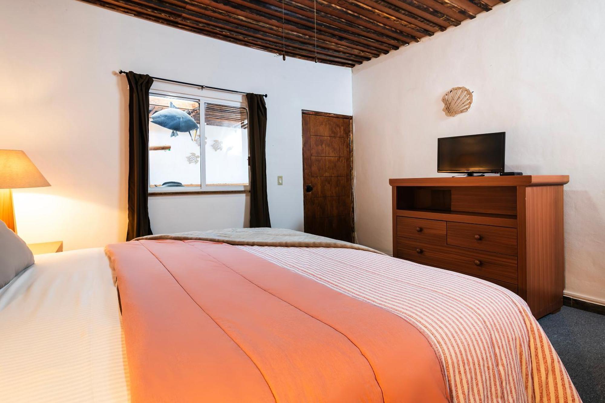 Capital O Del Pescador, Cabos 4*