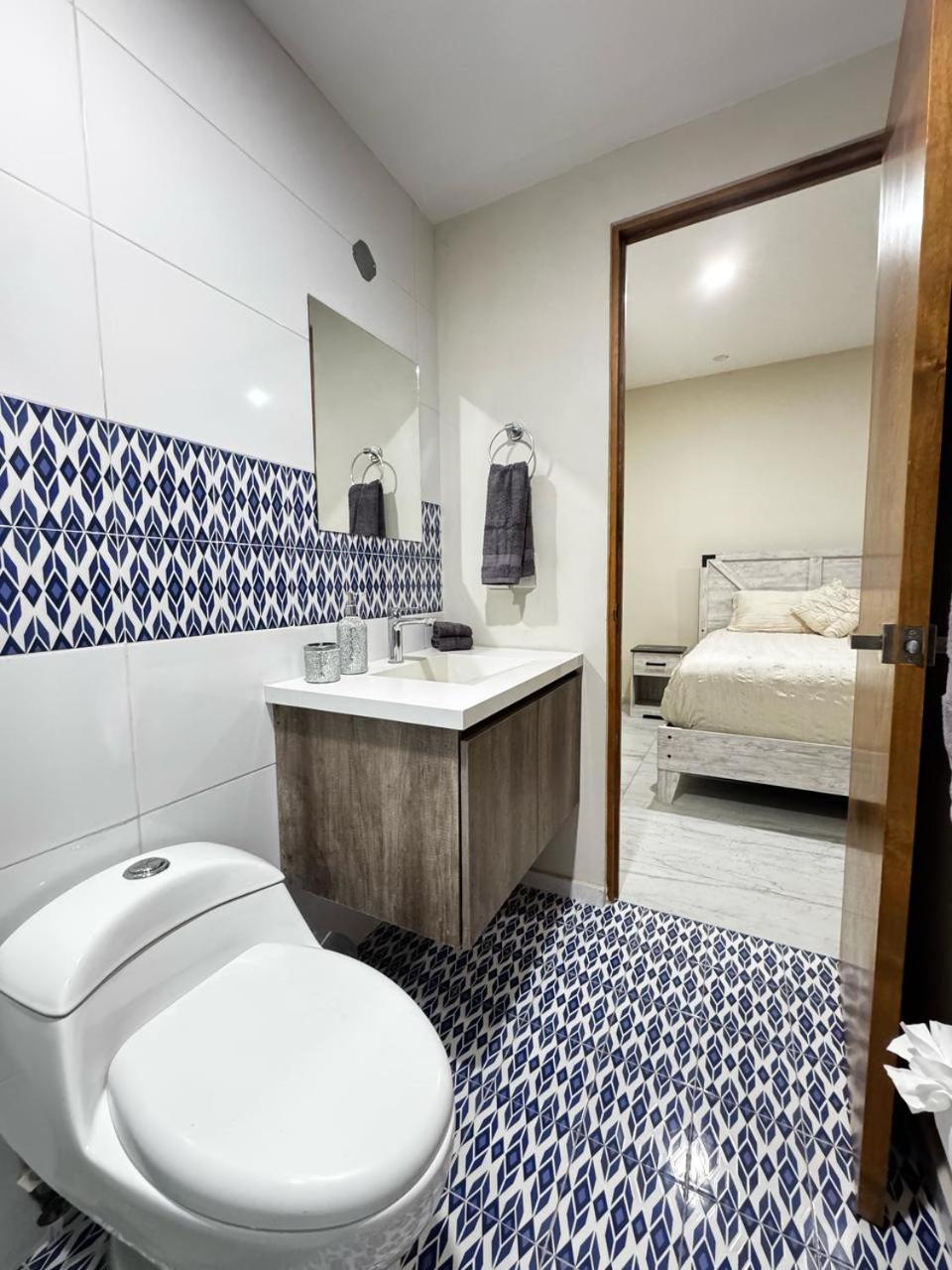 Only 5 Minutes To Downtown With Beautiful View ! Apartamento
