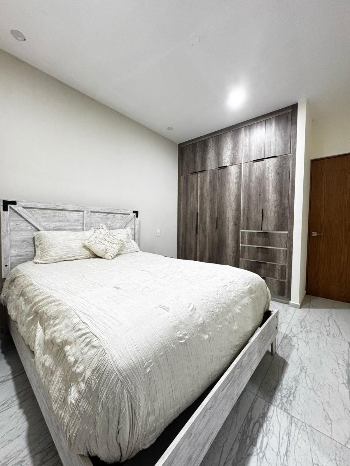 Only 5 Minutes To Downtown With Beautiful View ! Apartamento