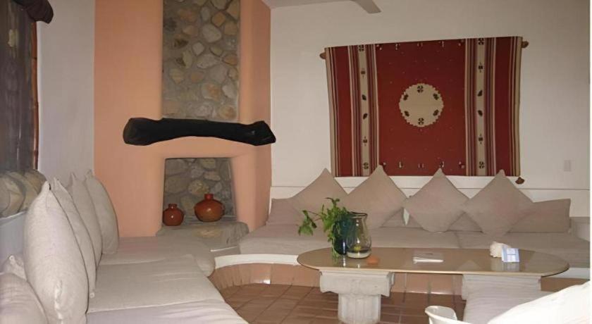 Club Cascadas De Baja