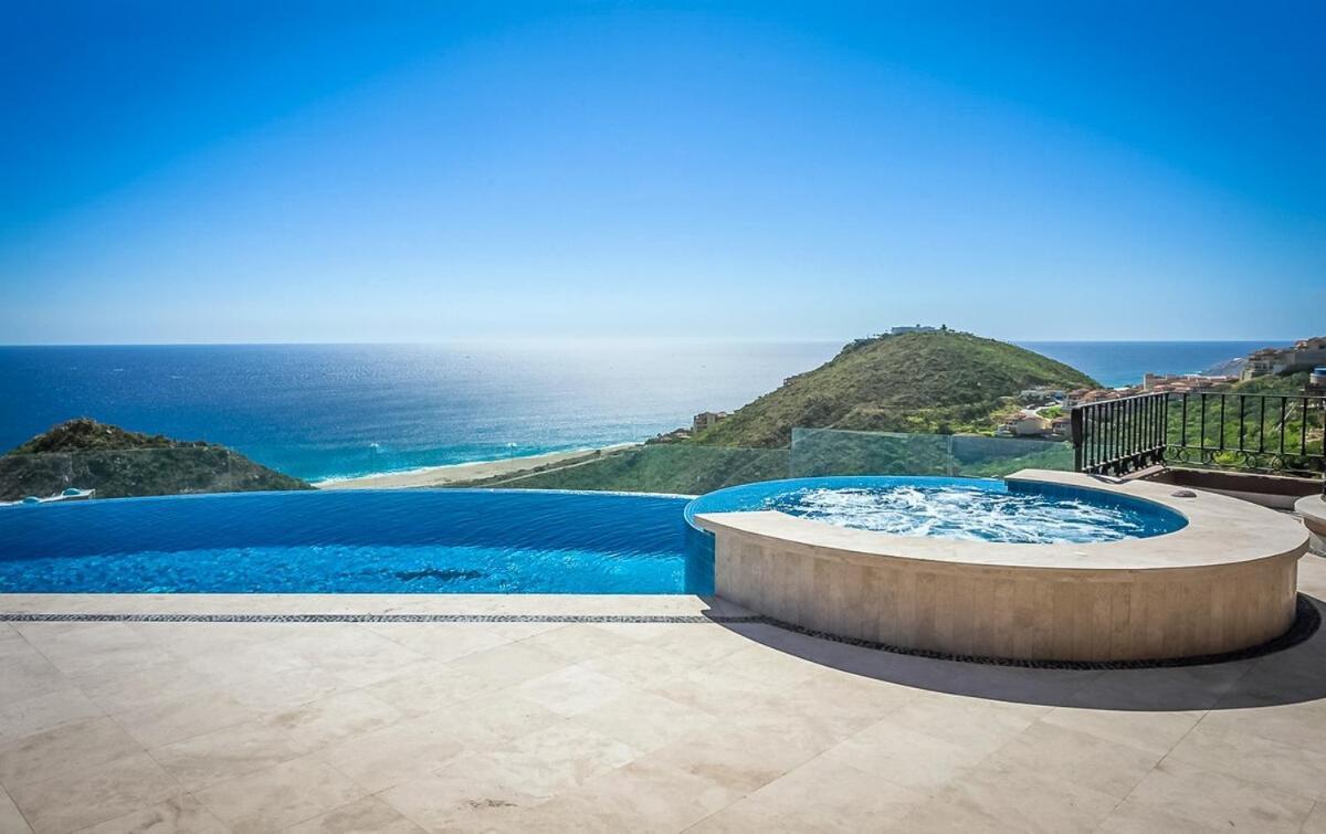 Azure, Cabos Villa