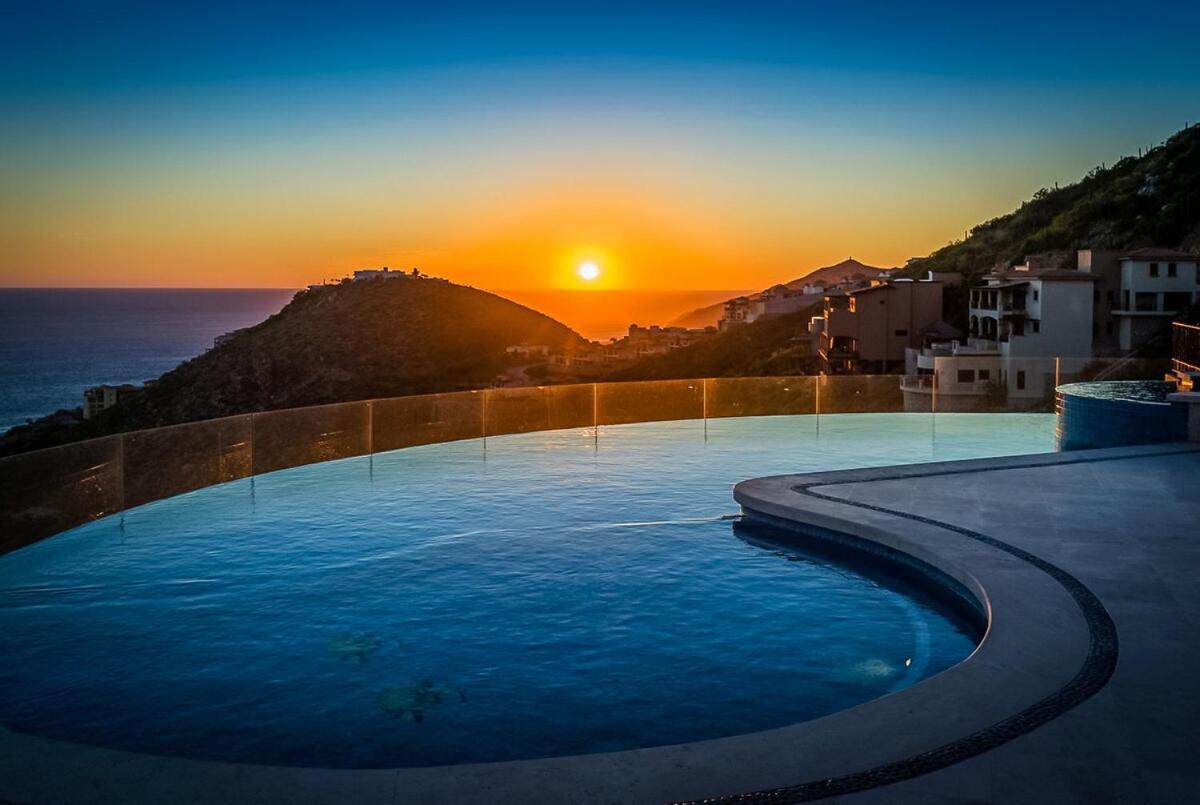 Azure, Cabos Villa
