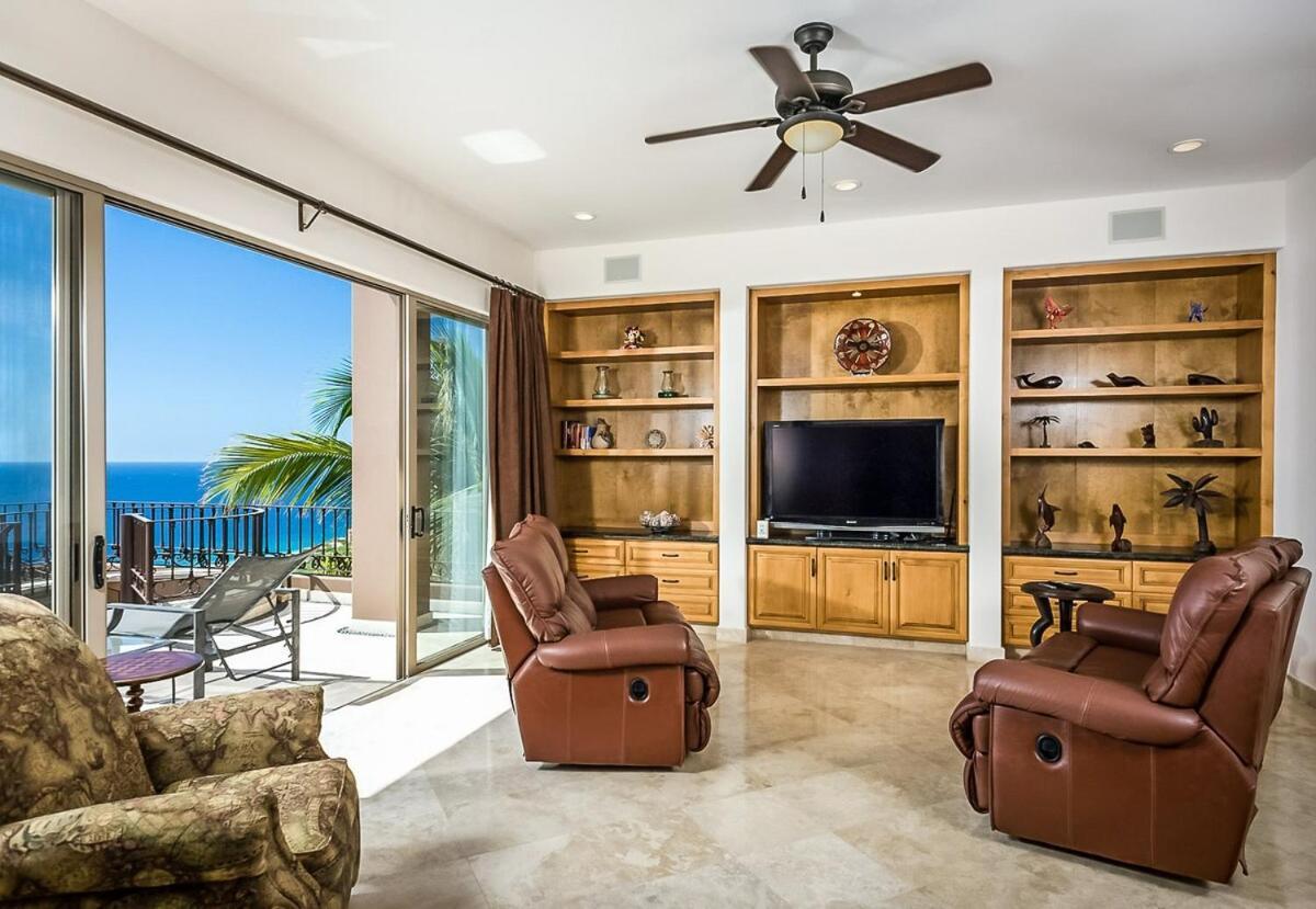 Azure, Cabos Villa