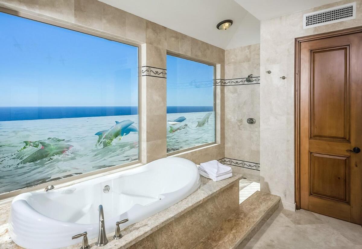 Azure, Cabos Villa