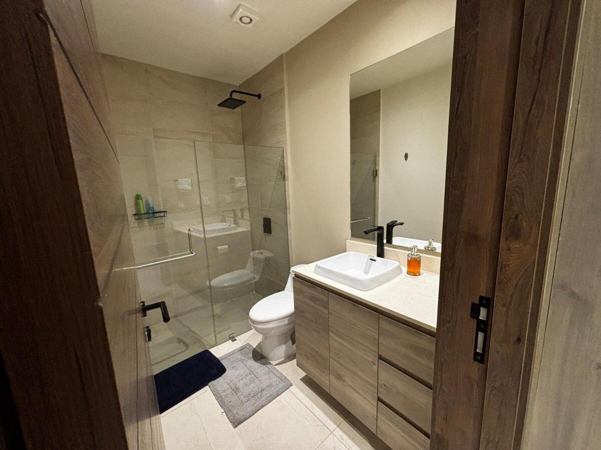 New Luxury In With Pool & Firetable Apartment
